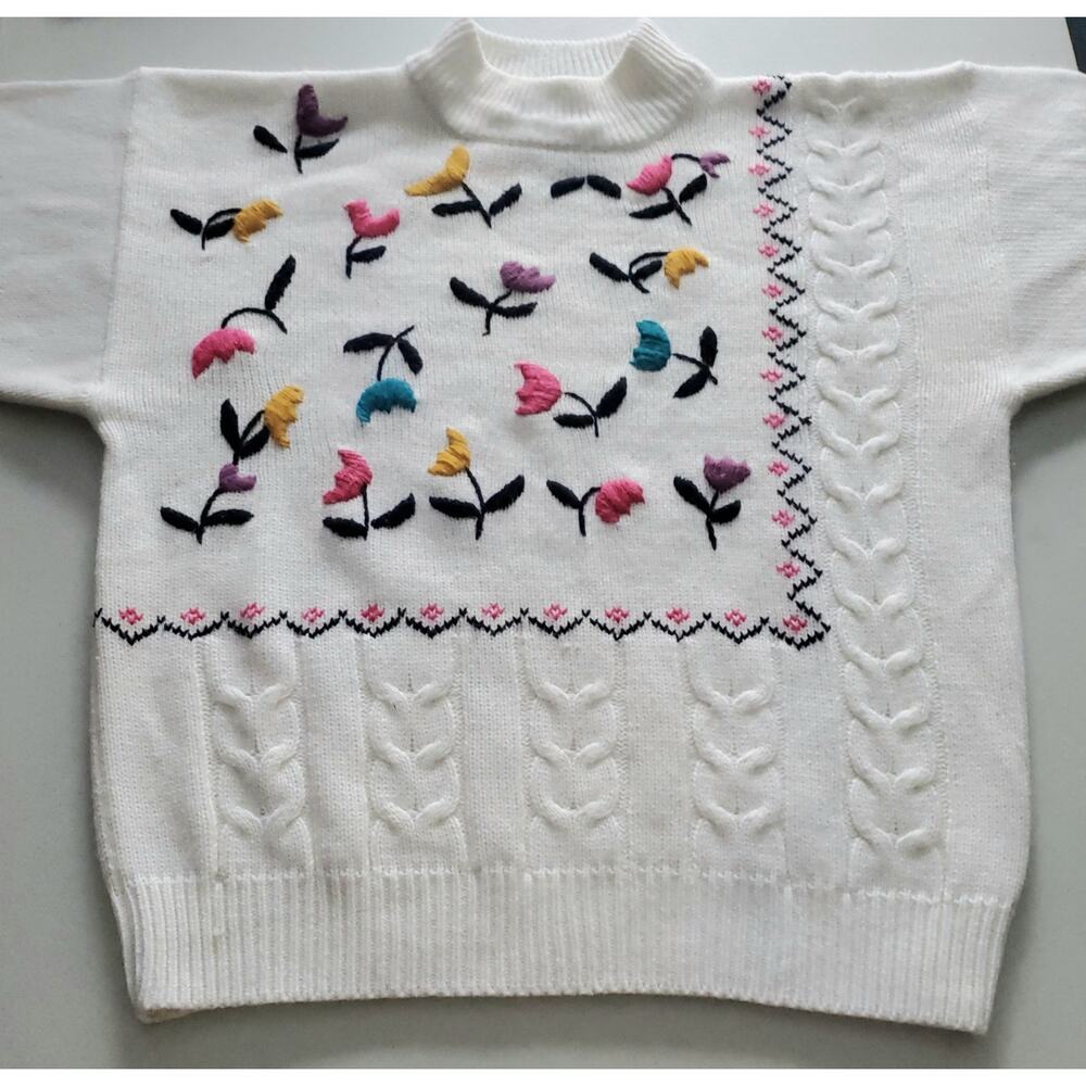 Vintage Western Connection Womens White Embroidered Floral Sweater Size Medium